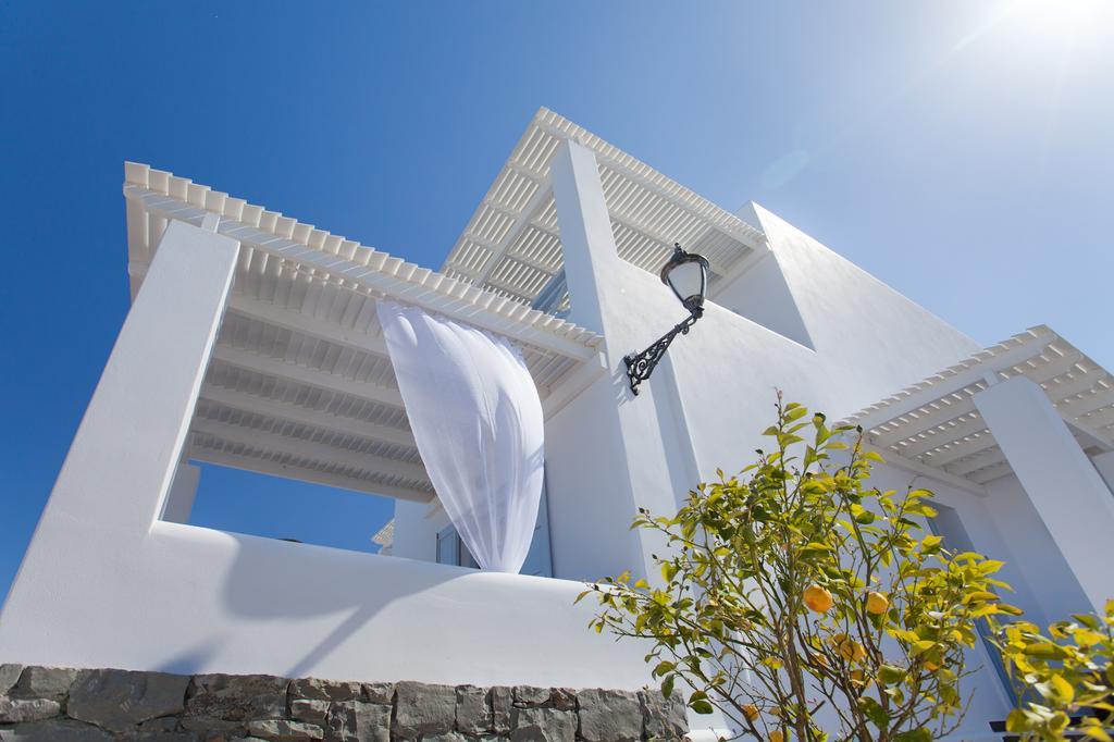 Miland Suites Адамас Екстер'єр фото